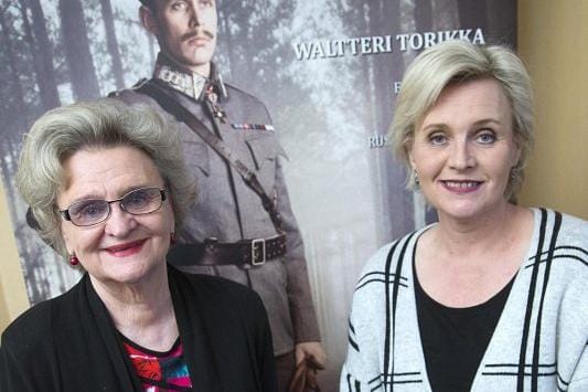 Mannerheim-oopperan libreton kirjoittaminen oli Laila Hirvisaarelle ja Eve Hietamiehelle kahden vuoden sukellus Suomen marsalkka Mannerheimin pään sisään. – Meidän Mannerheimimme on ihminen isolla illä: poika, veli, isä, aviomies. KUVA: COM.PIC/MAURI RATILAINEN