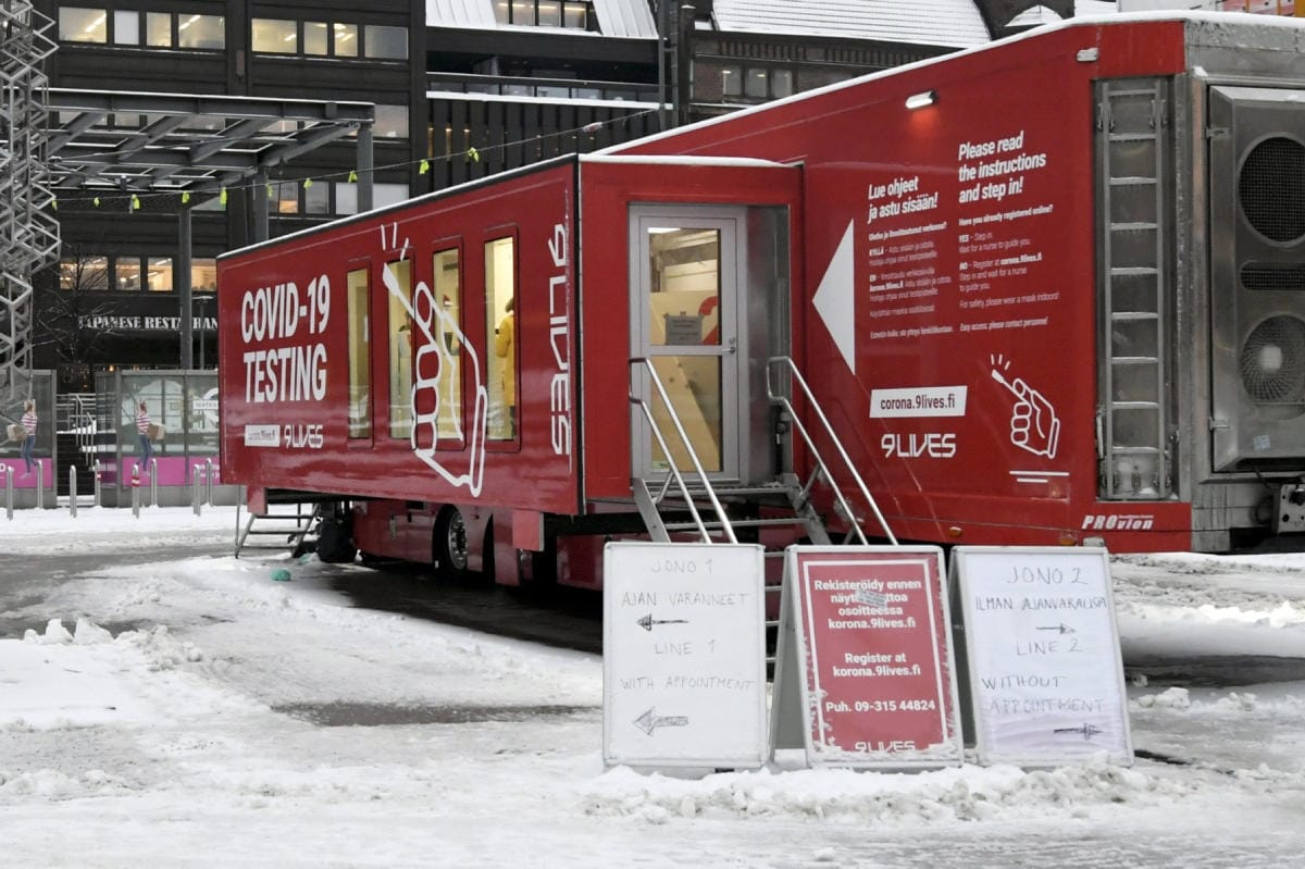 Kaikkiaan Suomessa on raportoitu pandemian aikana lähes 283000 koronavirustartuntaa. LEHTIKUVA / MARKKU ULANDER