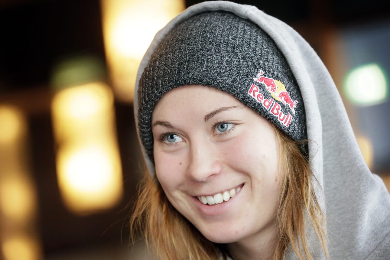 Enni Rukajärvi ottaa kantaa Kuusamon luonnon tulevaisuuteen uudella videolla.