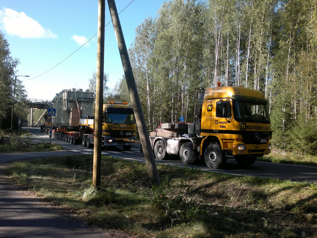 Muuntaja eteni Isonkankaan sähköasemalle Maalismaantietä pitkin.