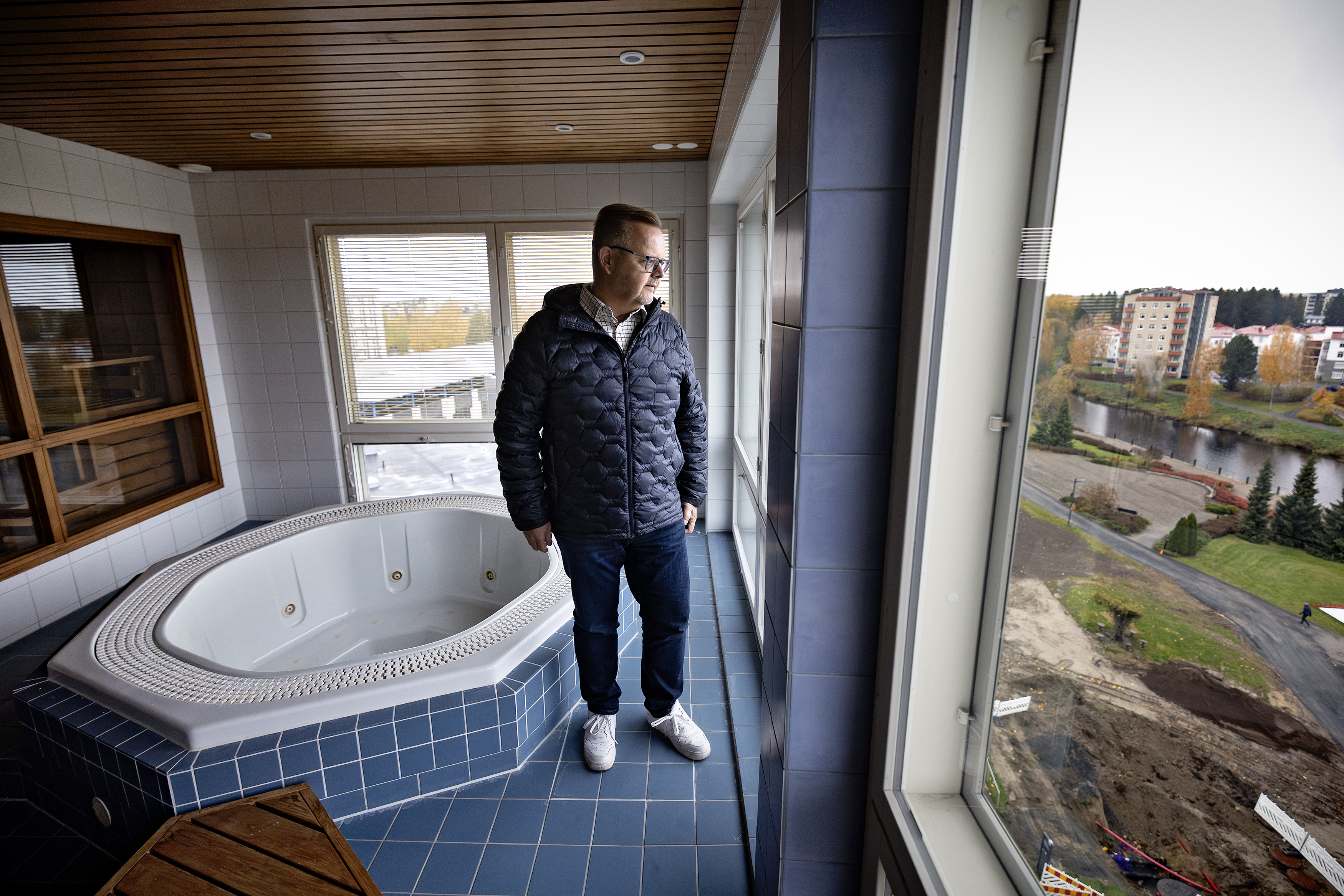 2000-luvun alun ihailtu kerrostalo kumisee osittain tyhjyyttään – Tätä kaikkea sinne on suunniteltu