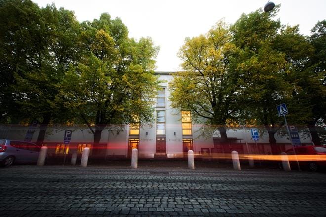 Vaasan kaupunginkirjasto täsmentää sääntöjään Draama-salin käytöstä.