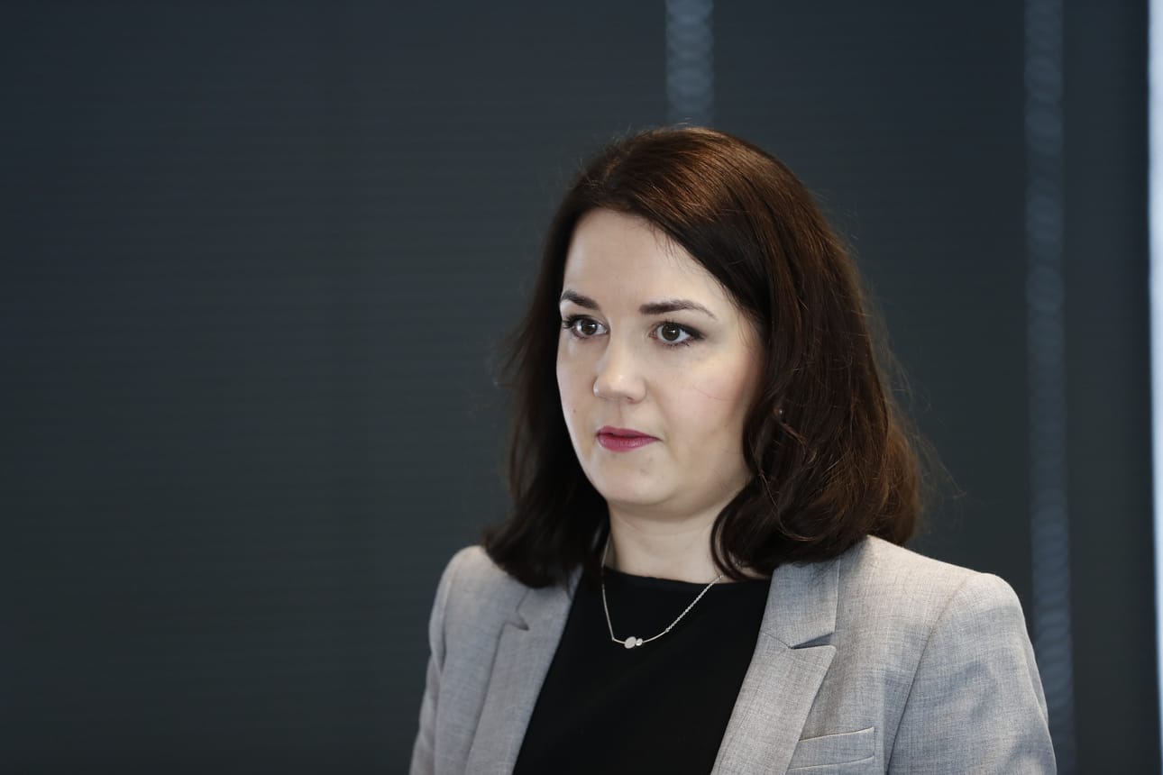 Opetusministeri Sanni Grahn-Laasosen (kok.) mukaan oppilaitoksista valmistuneiden ammattilaisten pitää olla alansa osaavia.