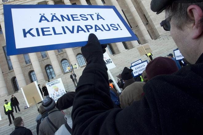 Pakkoruotsia vastaan osoitettiin mieltä vuonna 2011. KUVA: Mauri Ratilainen / Arkisto