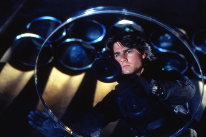 Huippuagentti Ethan Hunt (Tom Cruise) taistelee, ettei tappajavirus ja vasta-aine joudu väärin käsiin Vaarallinen tehtävä II -elokuvassa.