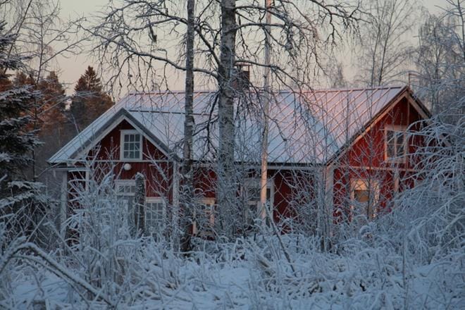 Kiinteistökauppojen tilastointi uusiutuu. Kun kaupanvahvistaja ilmoittaa tehdyn kiinteistökaupan Maanmittauslaitokselle, kauppa merkitään kauppahintarekisteriin heti. Tilastossa kauppa näkyy ja päivittyy noin kuukauden päästä. KUVA: ARTO TAKALAMPI