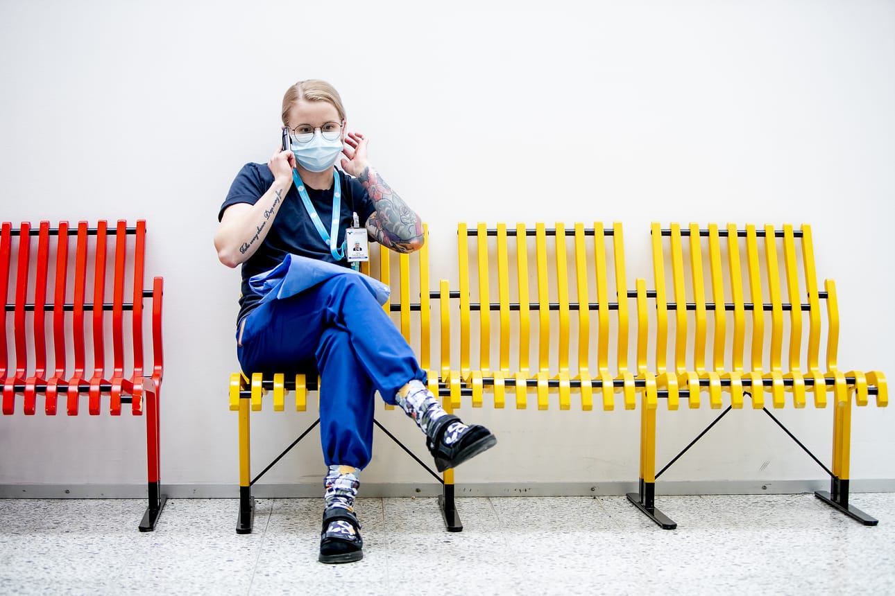Arkisin Jenni Puoliväli-Oksalalla on ensin normaali päivävuoro, jonka jälkeen alkaa seuraavaan aamuun kestävä päivystys. Viikonloppuisin päivystys alkaa aamuyhdeksältä.