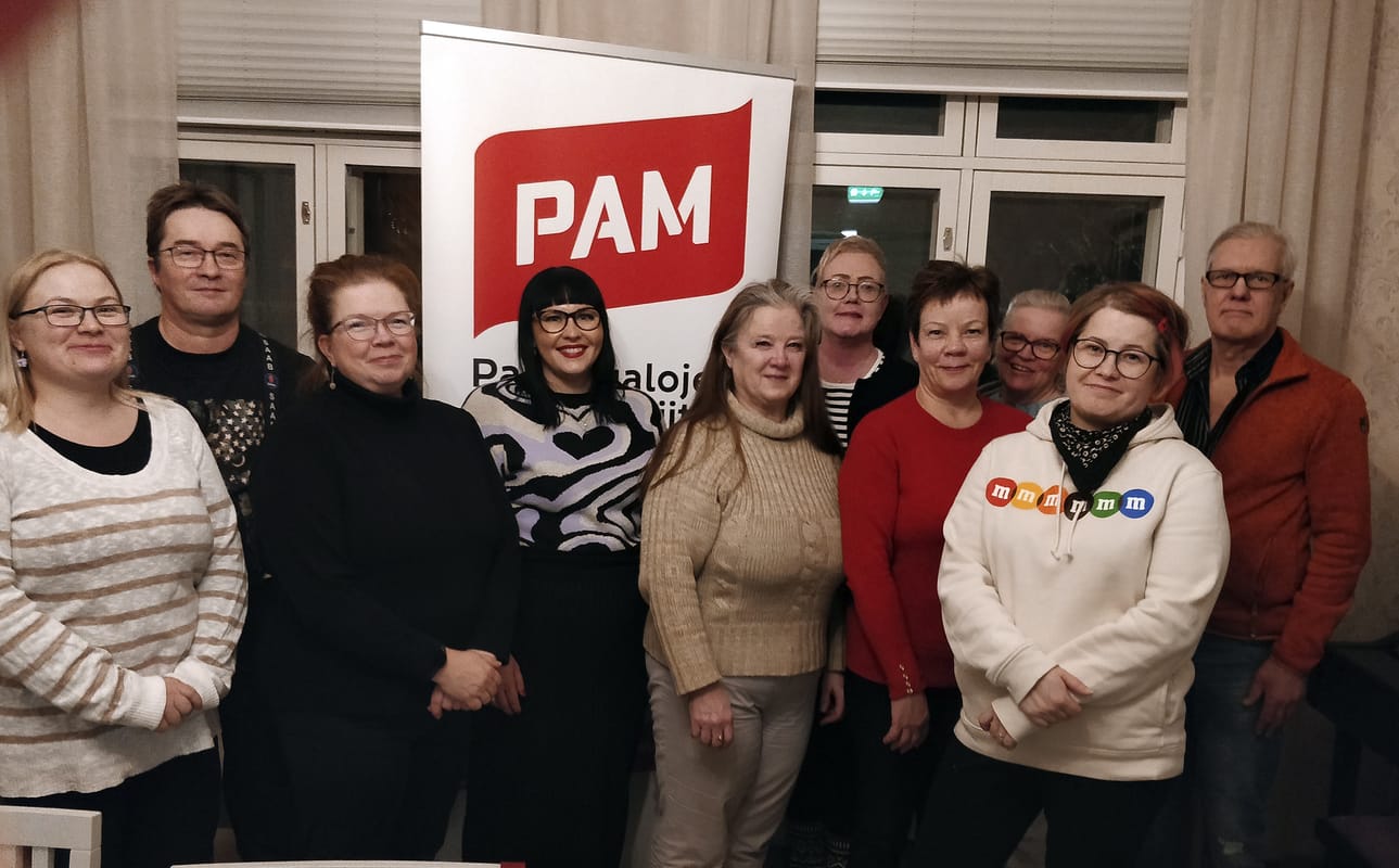 Syyskokouksen osallistujat kuvassa: Pälvi Rautiola, Tero Rautiola, Suvi Marttila, PAM Pohjois-Suomen aluepäällikkö Henna-Kaisa Turpeinen, Tarja Heiska, Päivi Rantaeskola, Asta Lappalainen, Tuula Ekdahl, Reeta Isola ja Raimo Paavola.