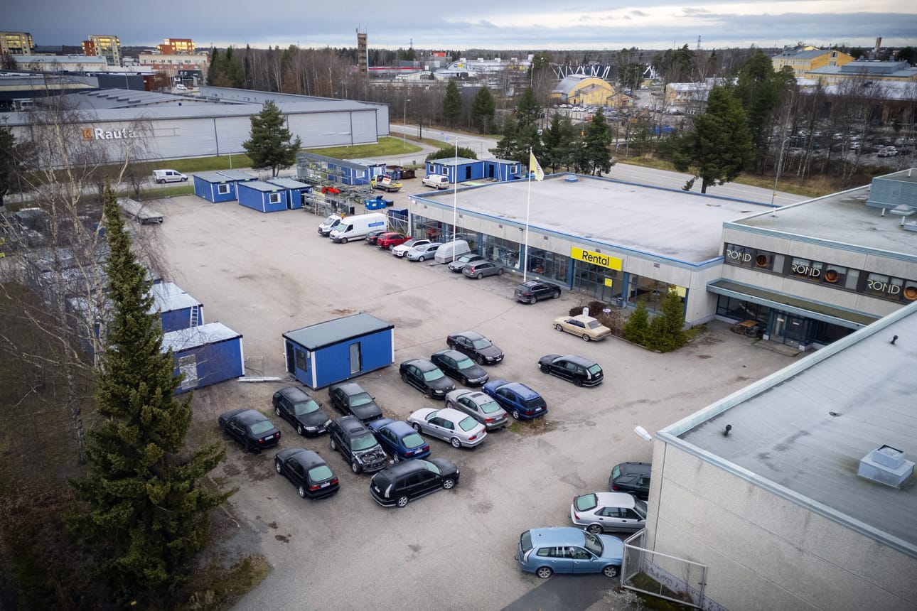 Vaasan uusi pääpaloasema rakennetaan Klemettilään osoitteeseen Myllärinkatu 5-7. Nykyisen aseman 27-metrinen letkutorni näkyy kuvan ylälaidassa.