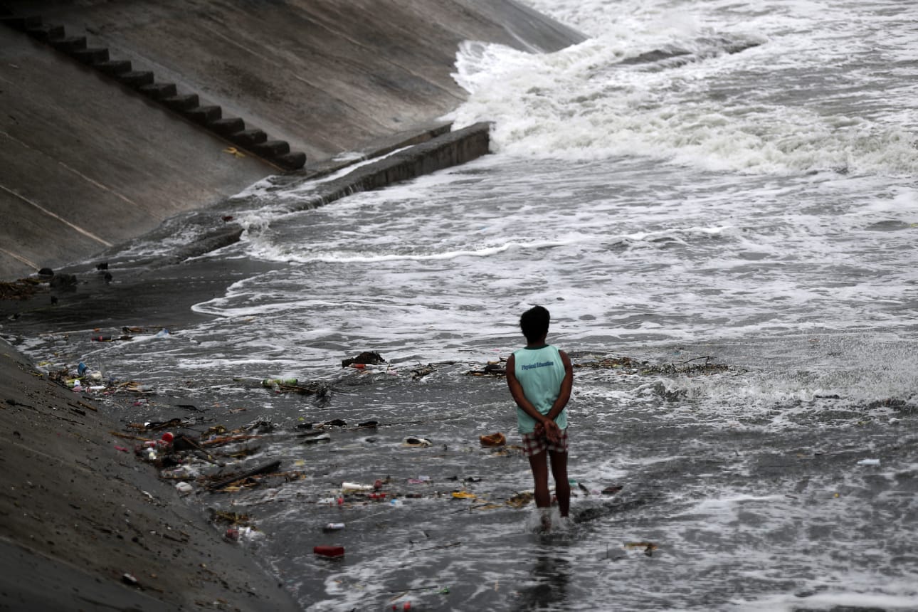 Supertaifuuni Mangkhut riepottelee Filippiinien pohjoisosia.