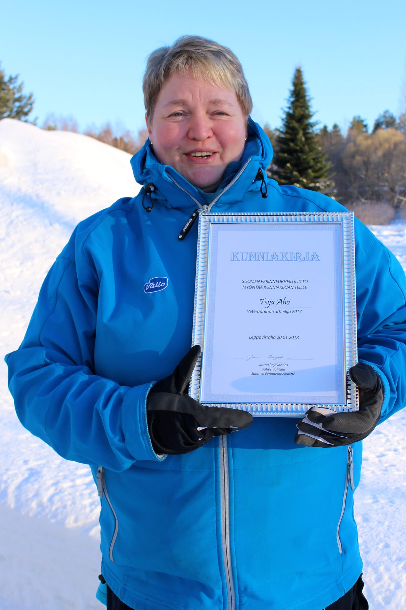 Teija Aho kuvailee vuoden 2017 veteraaniurheilijaksi nimeämisen tulleen iloisena yllätyksenä. Kuva Sari Junnonaho