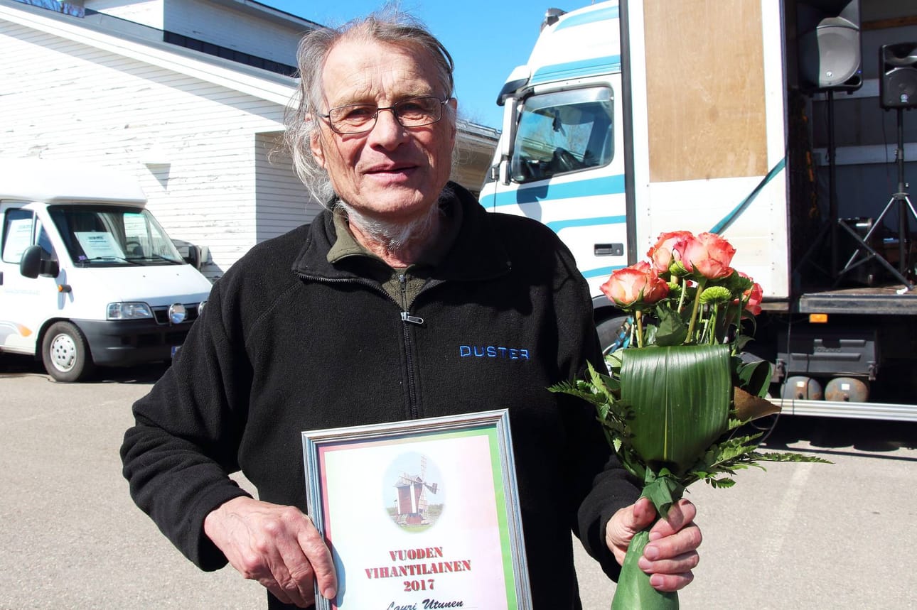 Vuoden vihantilaiseksi valittu Lauri Utunen tunnetaan sanavalmiudesta ja ahkeruudesta. Hyväntuulinen palkittu haluaa tehdä edelleen töitä vihantilaisten ja koko Raahen hyväksi.