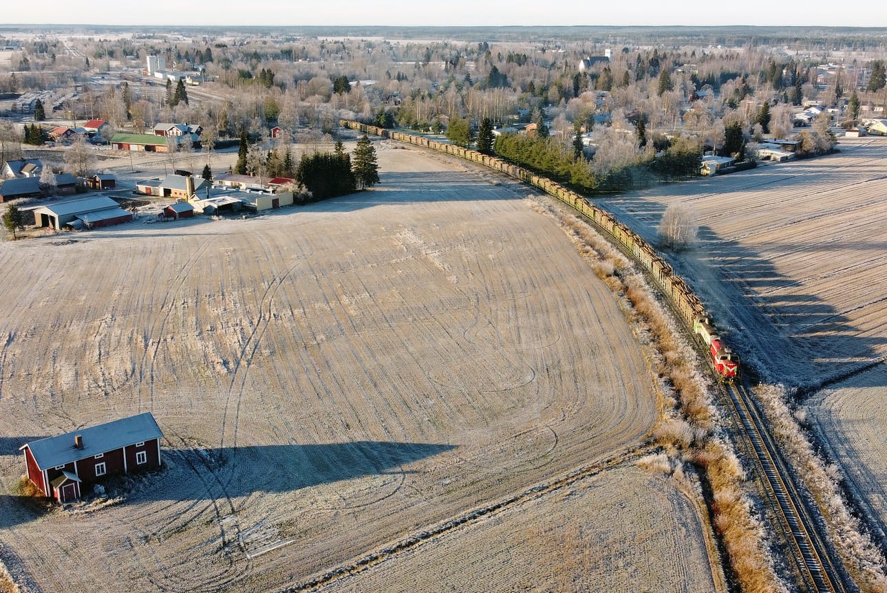 Vaikka raakapuukuljetukset ovat lisääntyneet Suupohjan radalla, rataa ei kannata Väyläviraston mukaan korjata edes kevyesti. Se tarkoittanee liikenteen loppumista lähivuosina.