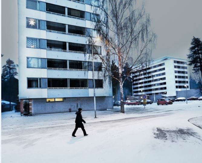Kaukovainiolla Kanahaukantien varressa sijaitsevat kaupungin oman vuokrataloyhtiön Oulun Sivakka Oy:n omistamat asuintalot saatetaan jopa purkaa. Talot ovat olennainen osa vanhinta Kaukovainiota.