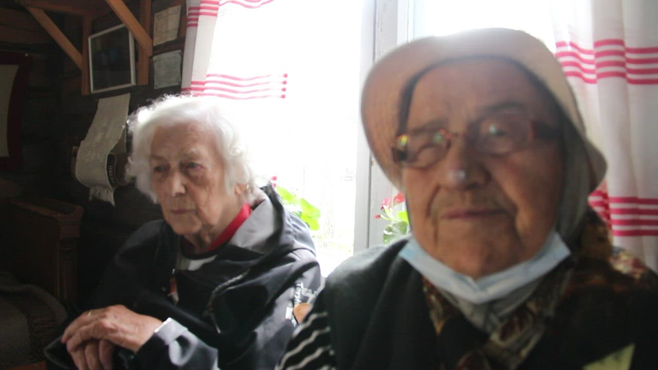Lotat Hilkka Kuusisto ja Anna Hakanen kertovat, mistä aineksista kahvinkorvike tehdään