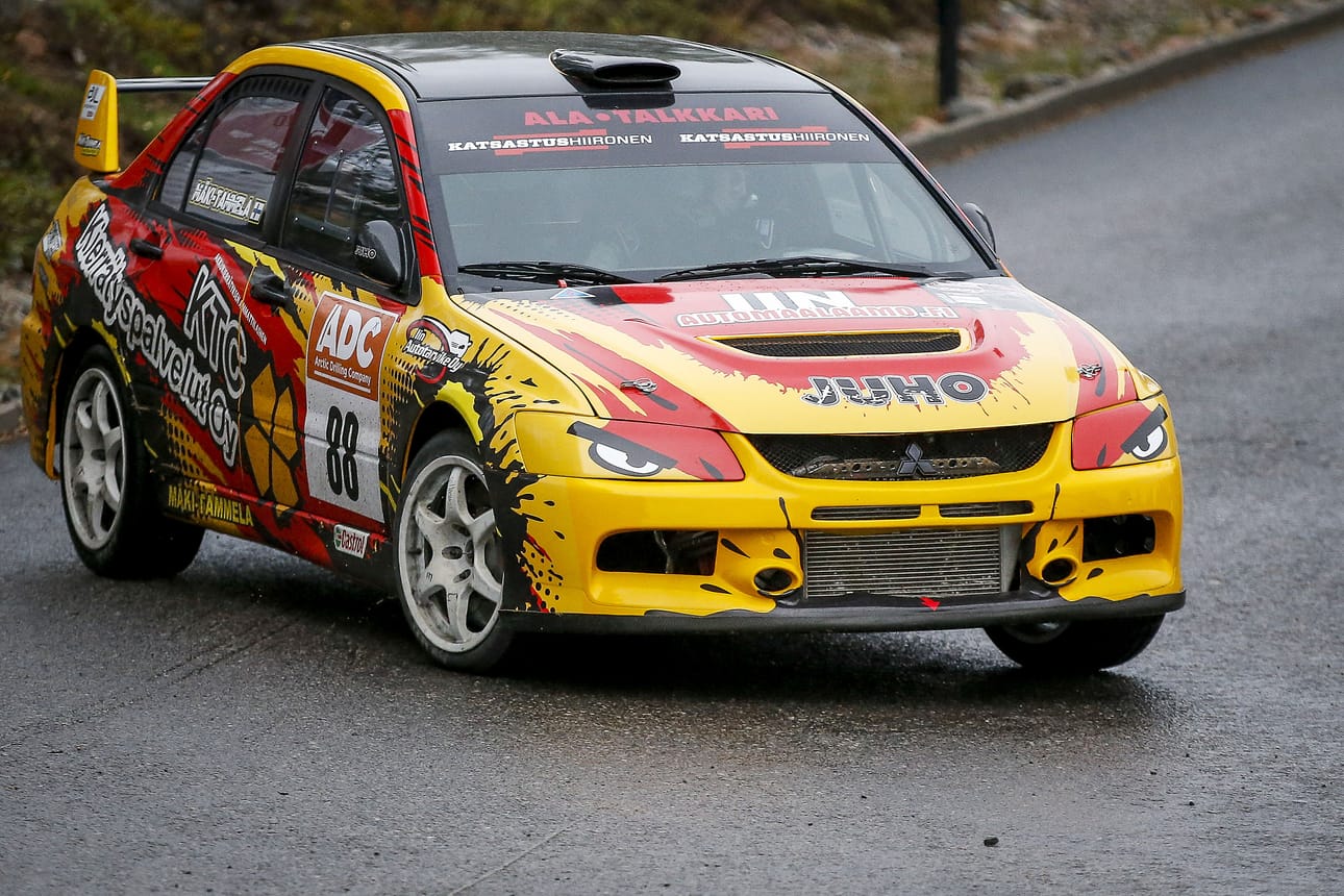 Juho Mäki-Tammela kaasutteli Napapiirin vauhtiajojen voittoon nelivetoisten yleiskilpailussa.