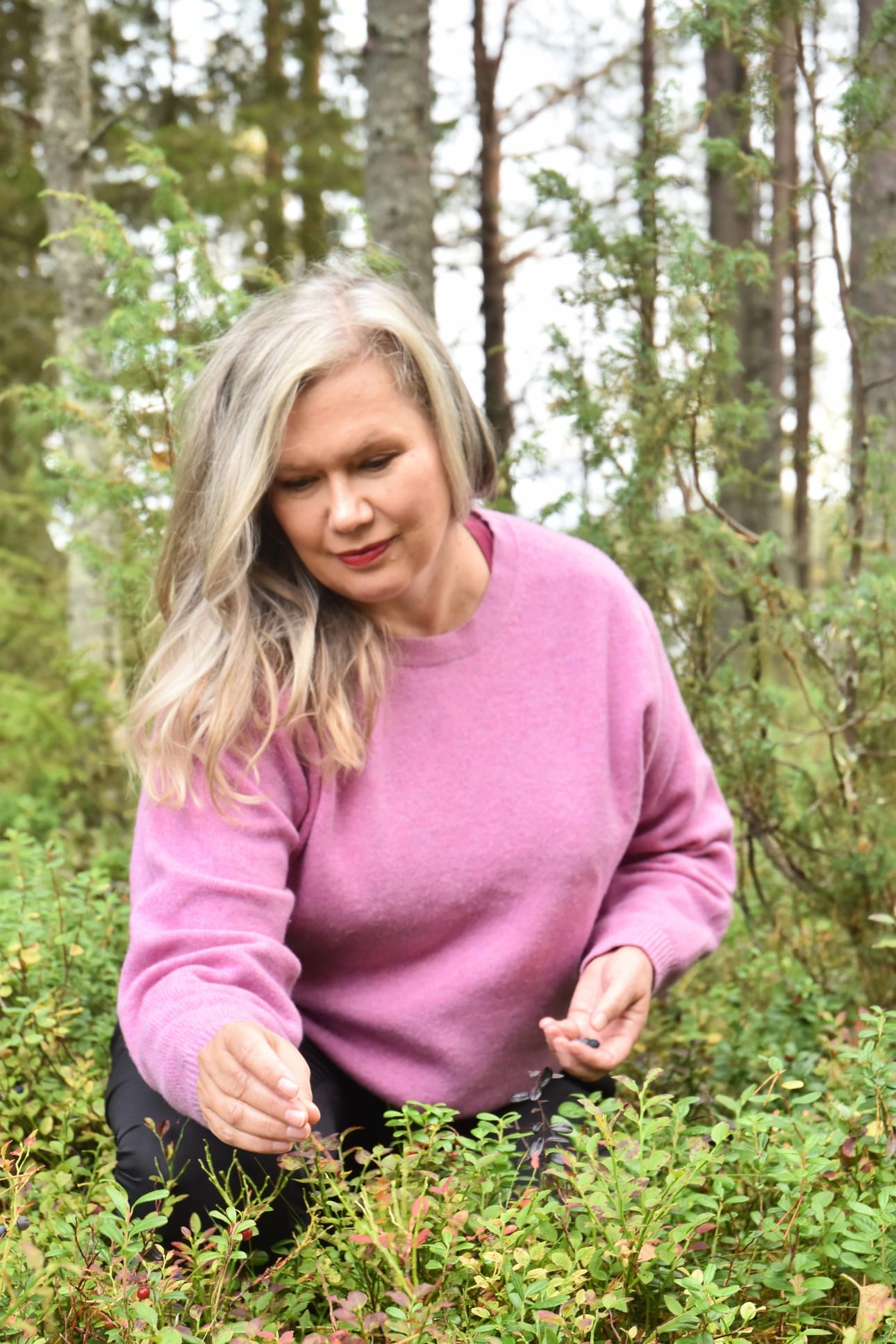 Kampanjaa pyöritetään Facebookissa ja Instagramissa täysin vapaaehtoisesti viiden naisen voimin. Yksi heistä on, kotitarvemarjastaja, kuusamolainen kirjailija Minna Rytisalo. Arkistokuva.