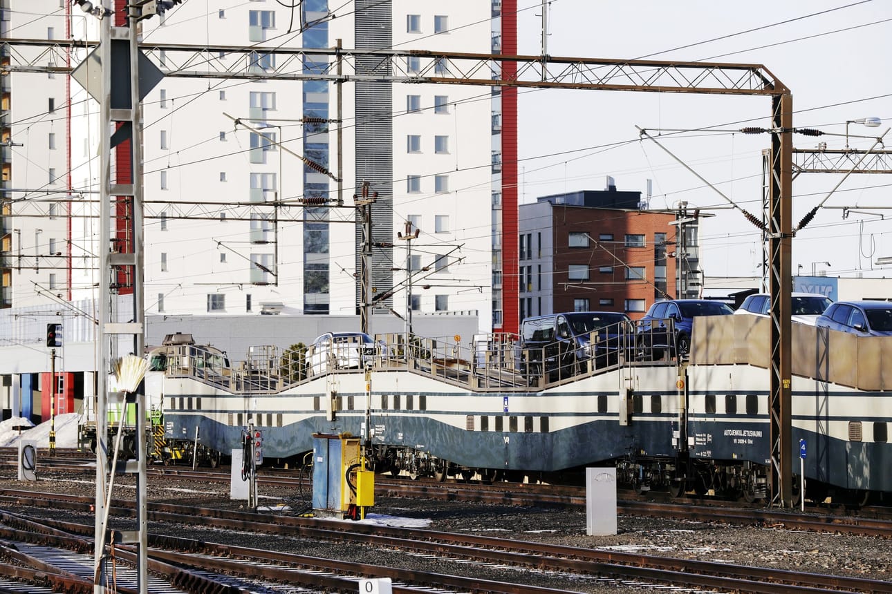 VR:ltä kerrotaan, että autojuna-palvelun käyttö on kasvanut samaan tahtiin kuin muukin junamatkustus.