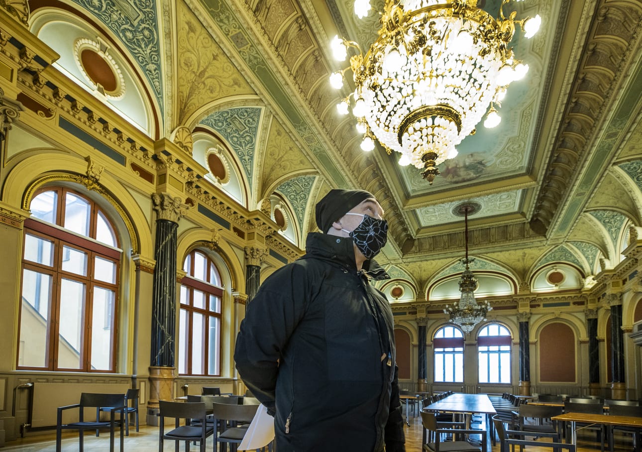 Oulun kaupungintalon remontti on alkamassa näinä päivinä. Hankkeen rakennuttamispäällikkö Ville Laitinen esitteli vuosi sitten tulevaa työmaataan.