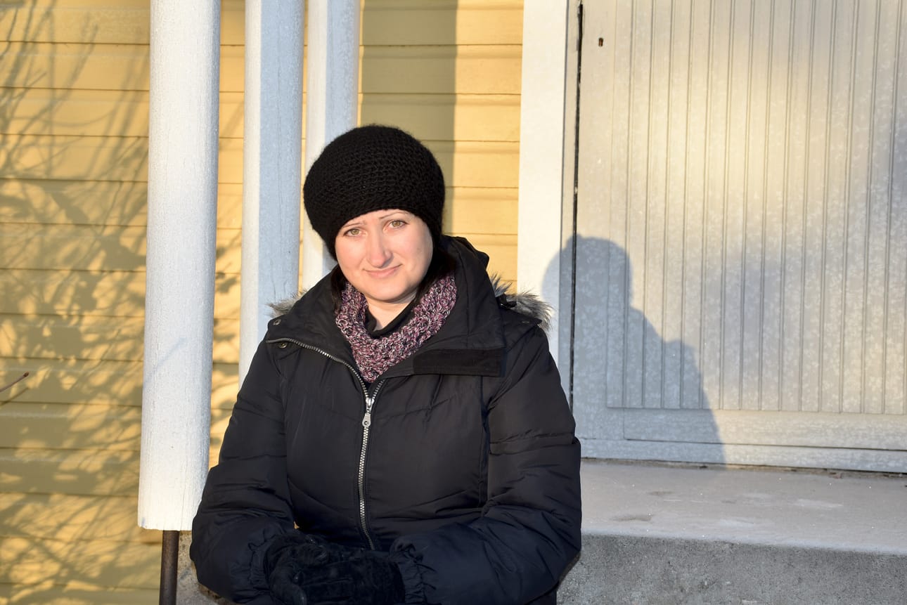 Tulevan lapsikuoron ohjaaja Signe Kyllönen opettaa harmonikansoittoa sekä luotsaa aikuisten Kuusanka-kuoroa.