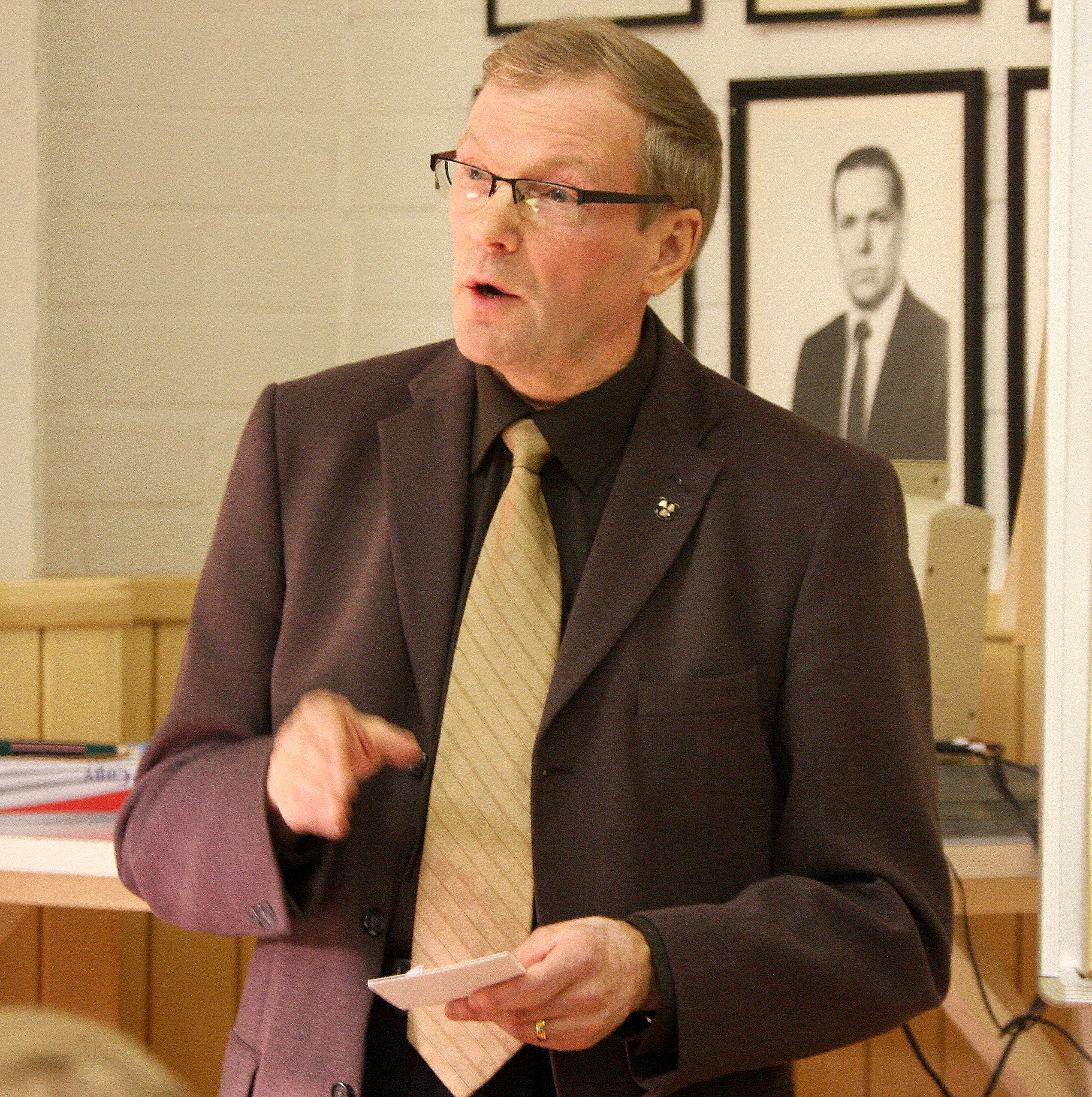 Ilman soten ulkoistamista kunta olisi ajautunut kriisikunnaksi. Ulkoistaminen oli aivan ratkaiseva tekijä, kunnanhallituksen puheenjohtaja Olavi Lehtiniemi toteaa.