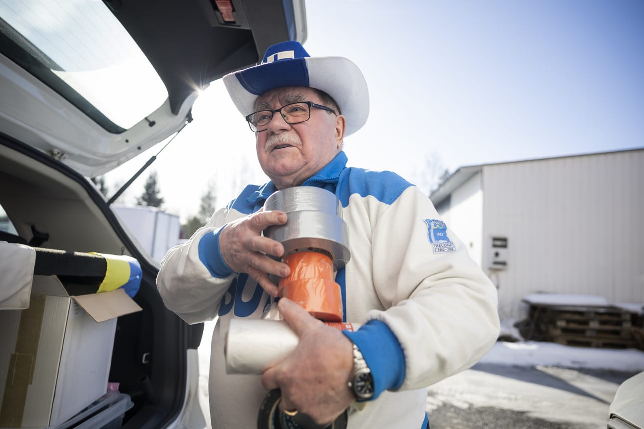 41 vuotta sitten auton takapenkiltä pihalle levinneet teipit tekivät Tuomo Haikolasta Teippiukon.