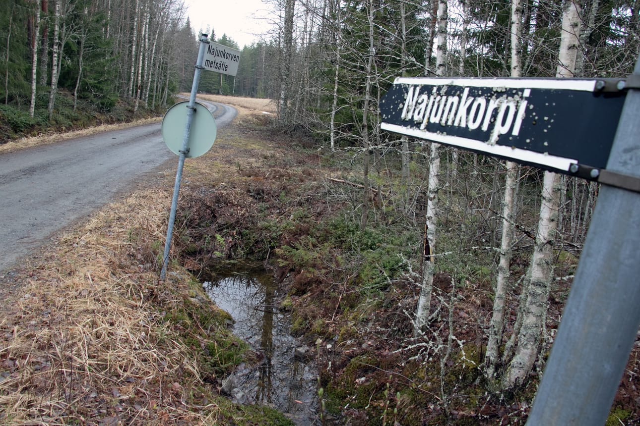 Kuusi vuotta sitten kadonneen Tapio Otsomaan auto löytyi Teuvalta Najunkorven metsäautotien päästä päivä sen jälkeen, kun hänestä oli tehty viimeinen havainto. Alueella tehtiin vuosien mittaan laajoja etsintöjä, mutta tuloksetta.