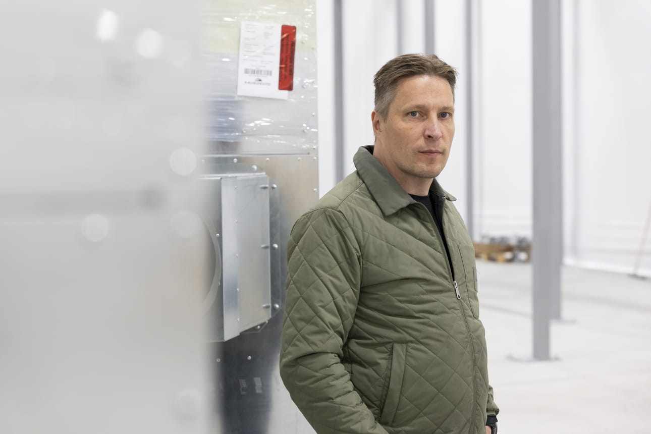 Toimitusjohtajana kolmisen vuotta ollut Hannu Pajula luonnehtii, että Puustamo muuttuu nyt verstaasta tehtaaksi.
