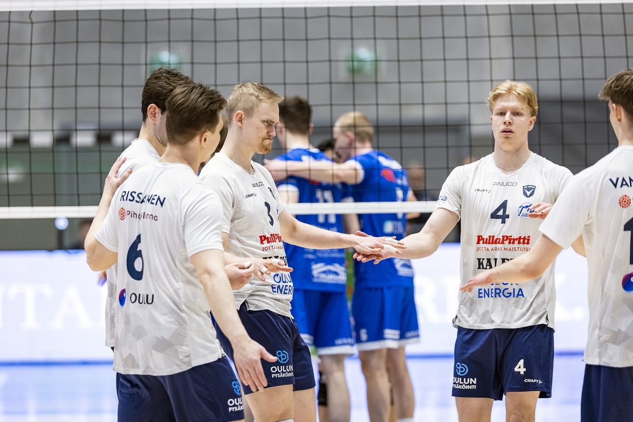 AC Oulu Volleyn pelaajien suut menivät mutruun välierien kolmannessa osassa.