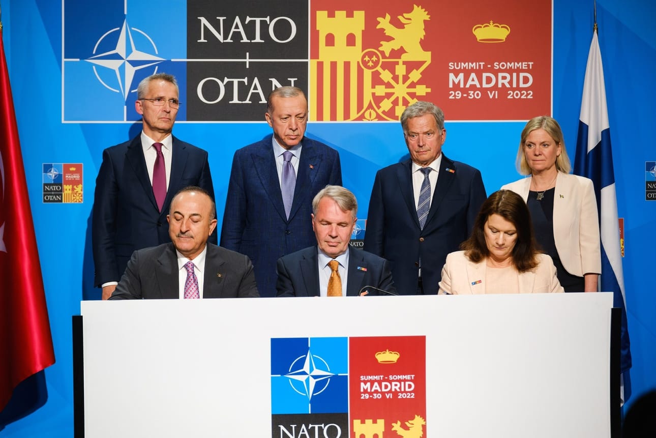 Naton, Turkin, Ruotsin ja Suomen edustajat pääsivät tiistaina sopuun Suomen Nato-jäsenyydestä.