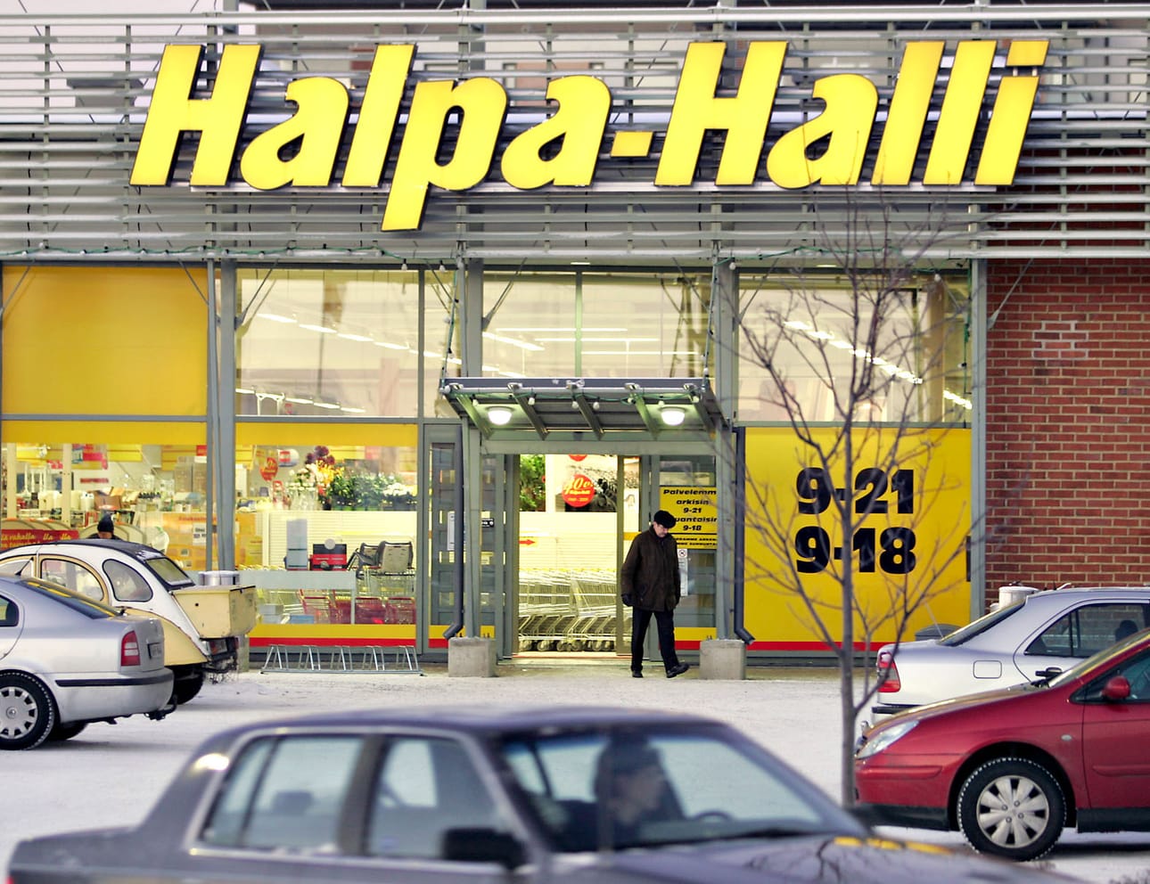 Halpa-Halli laajentaa Oulun seudulla.