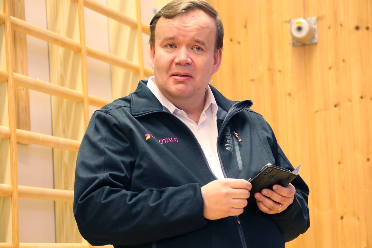 Olli-Pekka Telkki ihmetteli, kuinka voidaan ajatellakaan 50 oppilaan koulun lakkauttamista.