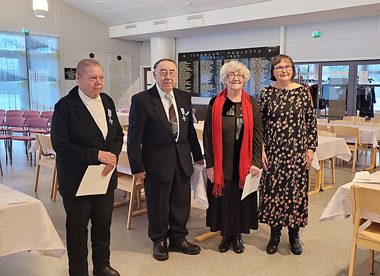 Huomionosoituksen saaneet: vasemmalta: Vieno Hurnasti, Paavo Jylkkä, Sointu Kivijärvi ja Kaija Sepponen.