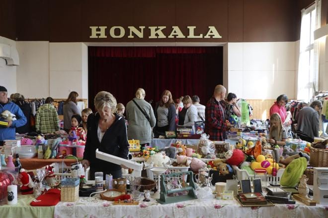 Kirpputorille tuotiin huima määrä tavaraa myytäväksi jopa 38 myyjän toimesta.