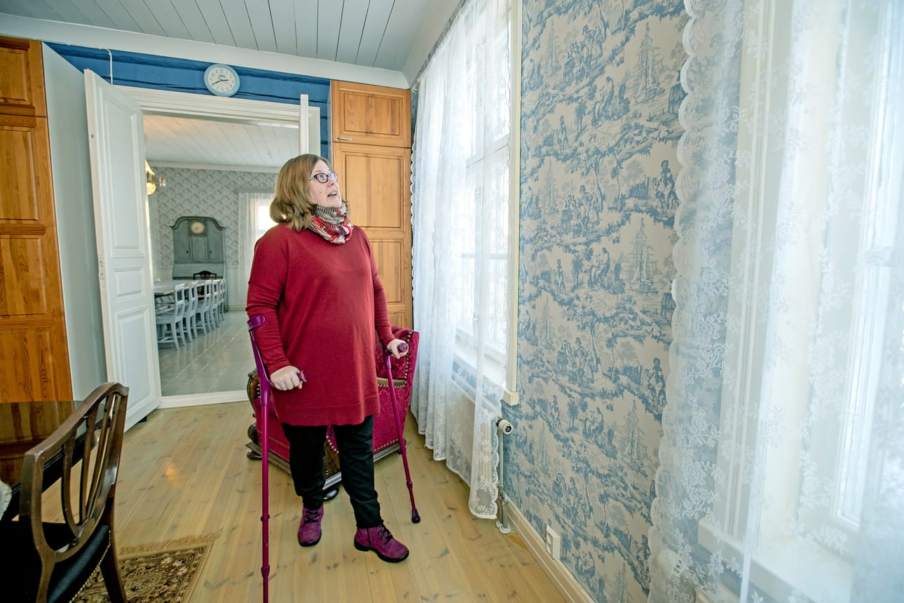 Piia Vähäsalo kertoo, että hotellihuoneita on mahdollista vuokrata etätoimistoiksi, jos tarvitsee rauhallista työskentelytilaa.