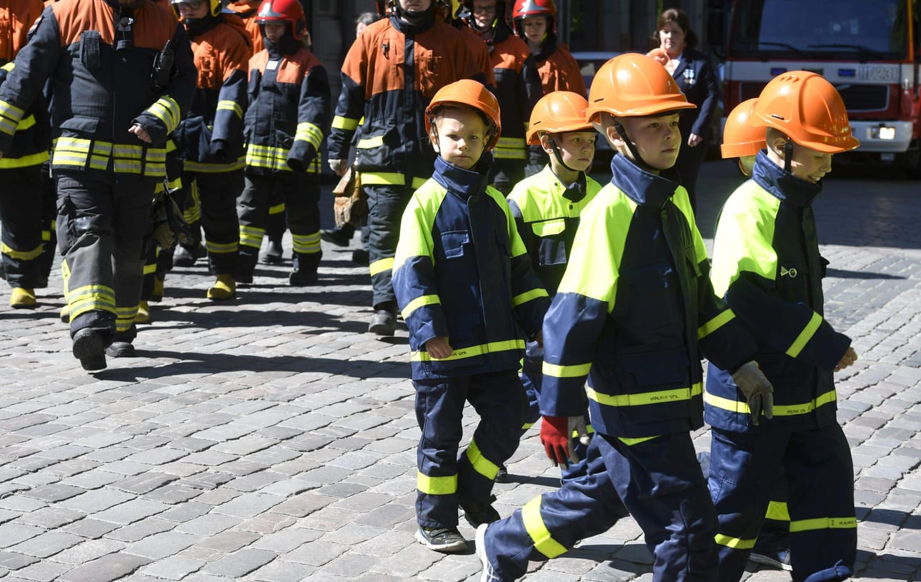 Palokuntien nuorisotoimintaa on kurittanut koronapandemia ja nuorten muuttoliike syrjäseuduilta suuriin kaupunkeihin. LEHTIKUVA / Heikki Saukkomaa