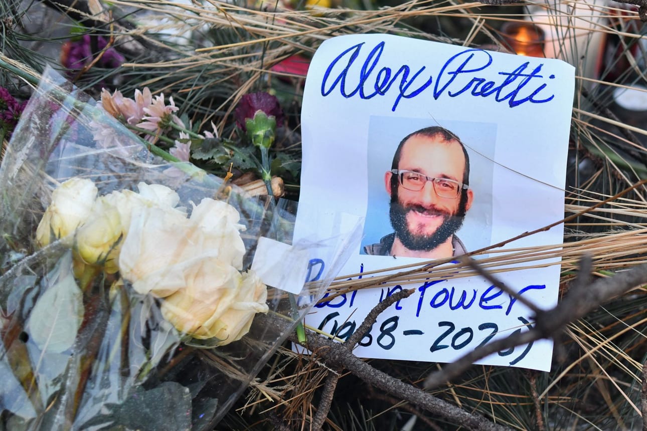 Sairaanhoitaja Alex Pretti kuoli viranomaisten luoteihin.