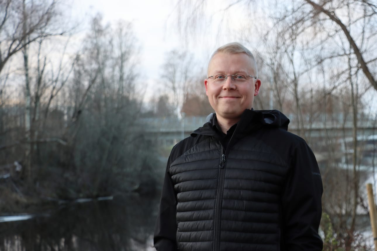 Lapualainen luontokuvaaja Jukka Risikko voitti jälleen vuoden kaunein postimerkki -kisan.