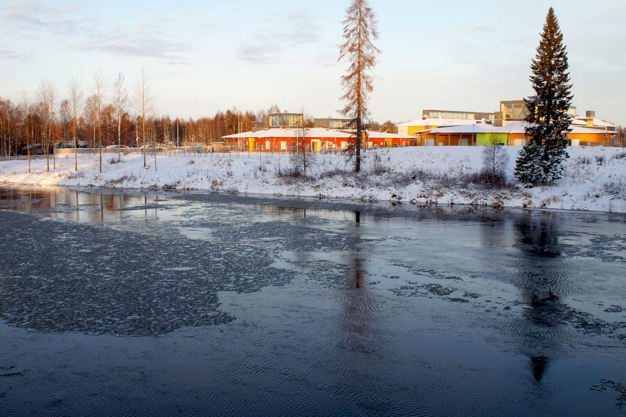 Pudasjärvellä suunnitellaan julkisia rakennuksia Hirsikampuksen tyyliin niin, että tilat ovat helposti muunneltavissa eri käyttötarkoituksiin.