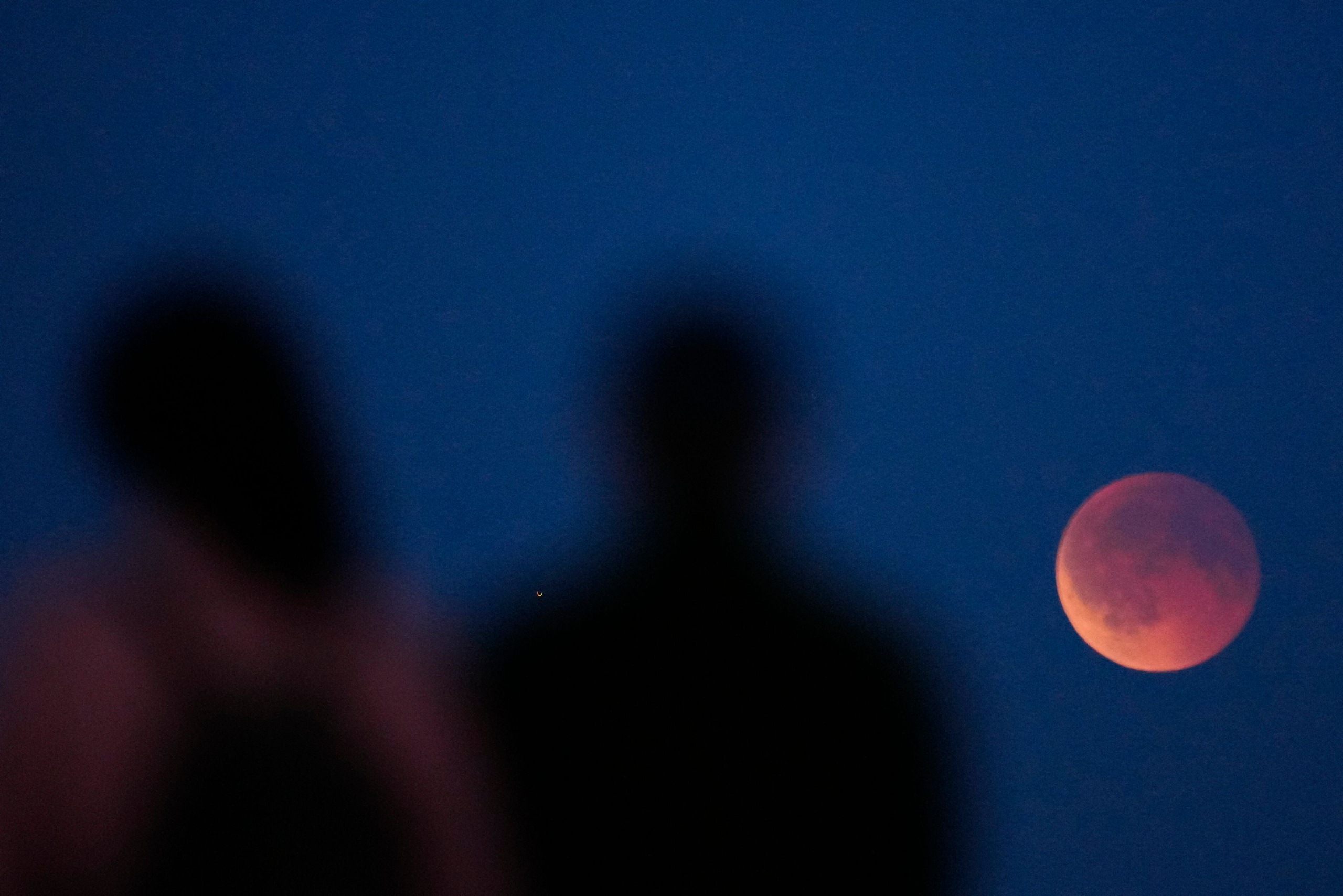 Kuunpimennyksen syvimmällä hetkellä laajalti pilvistä
