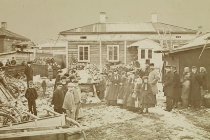 Snellmanien pihalla tarjottiin joka päivä keittoa sadoille, kun joukoittain ihmisiä kuoli suuressa nälkäkatastrofissa – Köyhälle Oulu oli hyvä paikka