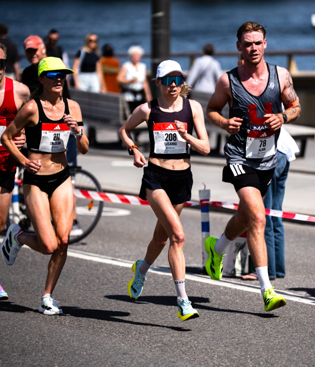 Kuusamon Erä-Veikkojen urheilija Susanna Saapunki (208) onnistui mainiosti uransa ensimmäisellä maratonilla Tukholmassa lauantaina. Saapunki juoksi viidenneksi ajalla 2.31.32.