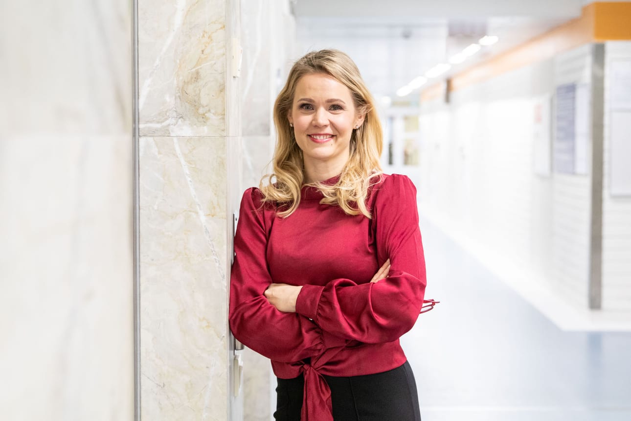 Kun Rovaniemen kaupungin tilahallinta uudistuu, pitäisi Sara Tuiskun mukaan hyvin tarkkaan arvioida, tarvitseeko kaupungin omistaa kaikkia kiinteistöjä vai keskitytäänkö opetuksen järjestämiseen ja laadukkaaseen pedagogiikkaan. ”Meillä voisi olla mahdollisesti elinkaari- ja vuokramallilla toteutettuja koulu- ja päiväkotirakennuksia”, ehdottaa Tuisku.