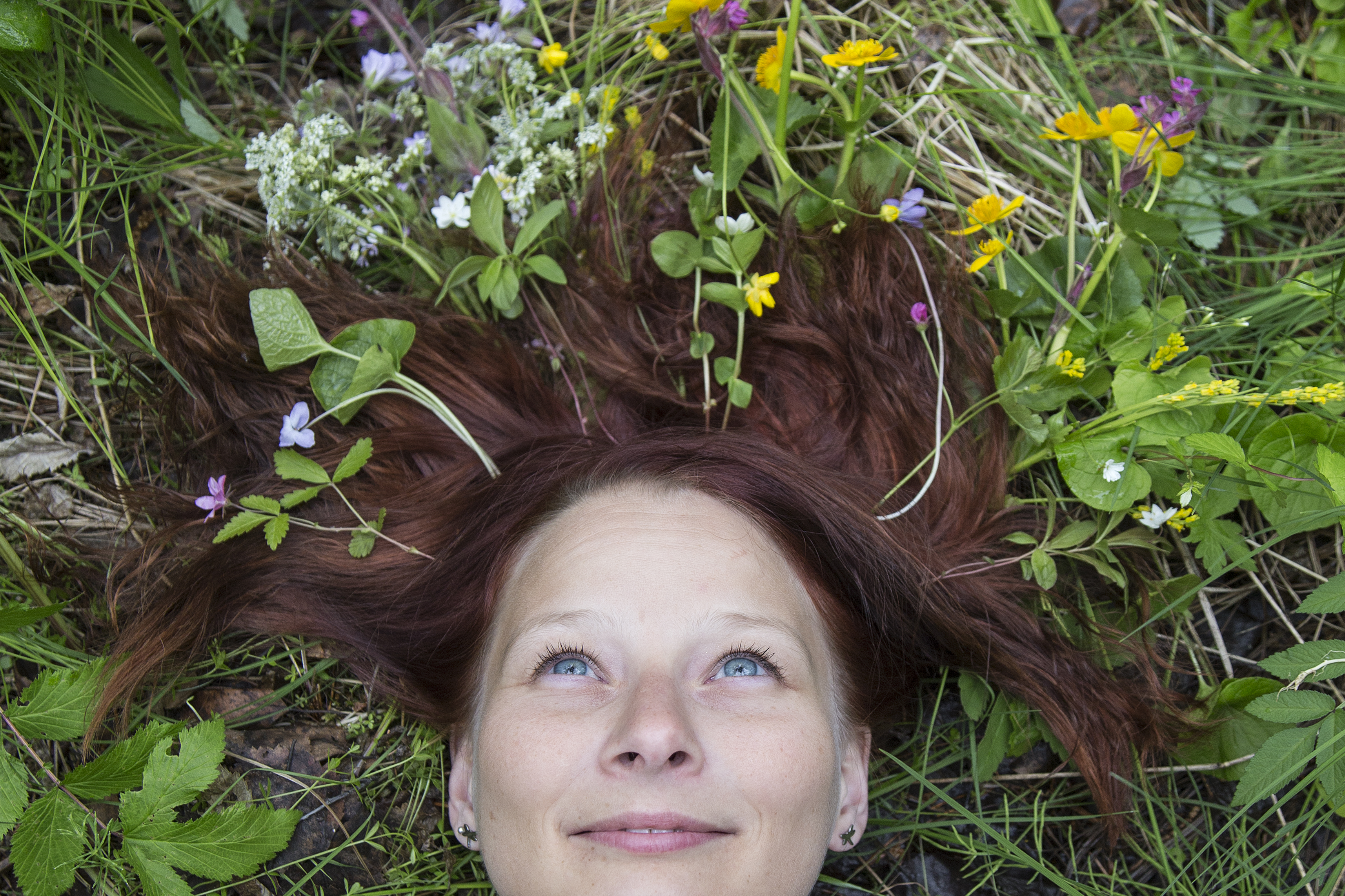 Elina Kolppanen kehottaa kaikkia liikkumaan luonnossa.