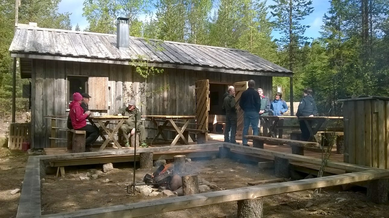 Saukkovaaran parkkipaikalta Korouomaan laskeutuvan tien alkupäässä viime kesänä ovensa avannut Korocafe avataan tälle kesälle juhannuksena.