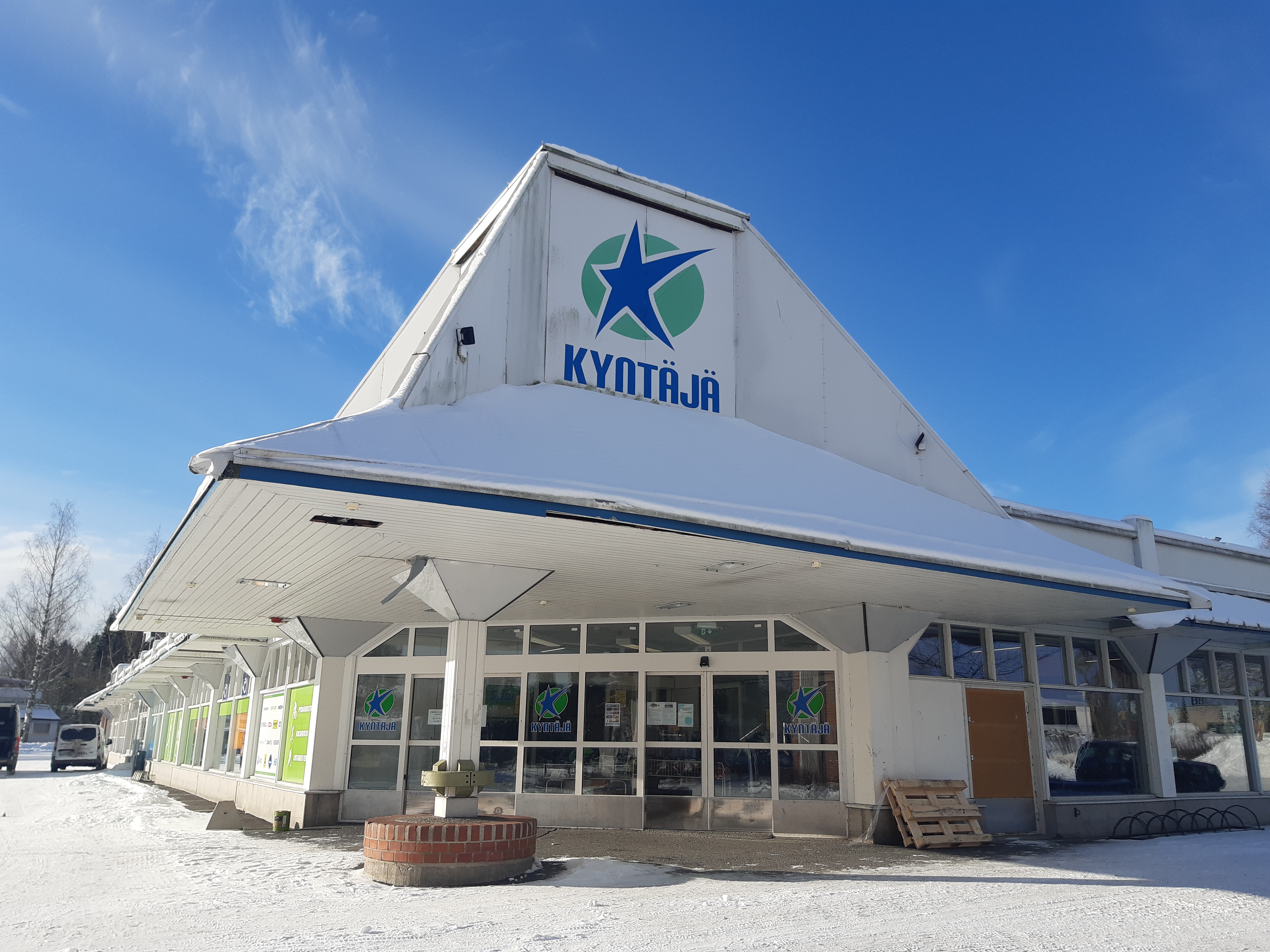 Kauppakeskus Kyntäjän liiketiloihin murtauduttiin, poliisitutkinta jatkuu