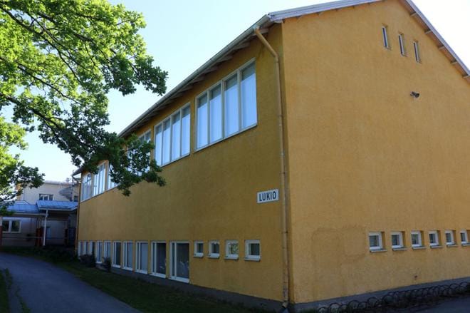 Koulutyö on jatkunut Härmän lukio- ja yläkoulurakennuksessa tänä syksynä kesällä tehtyjen korjausten jälkeen. KUVA: MARIANNE LÄHDE