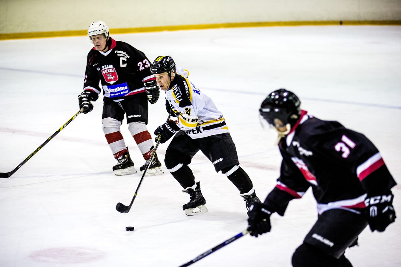 Nitro-Kärppien Miikka Koiviston luistin liikkui keskiviikkona sukkelasti. Mies teki yhden ja syötti kaksi osumaa.