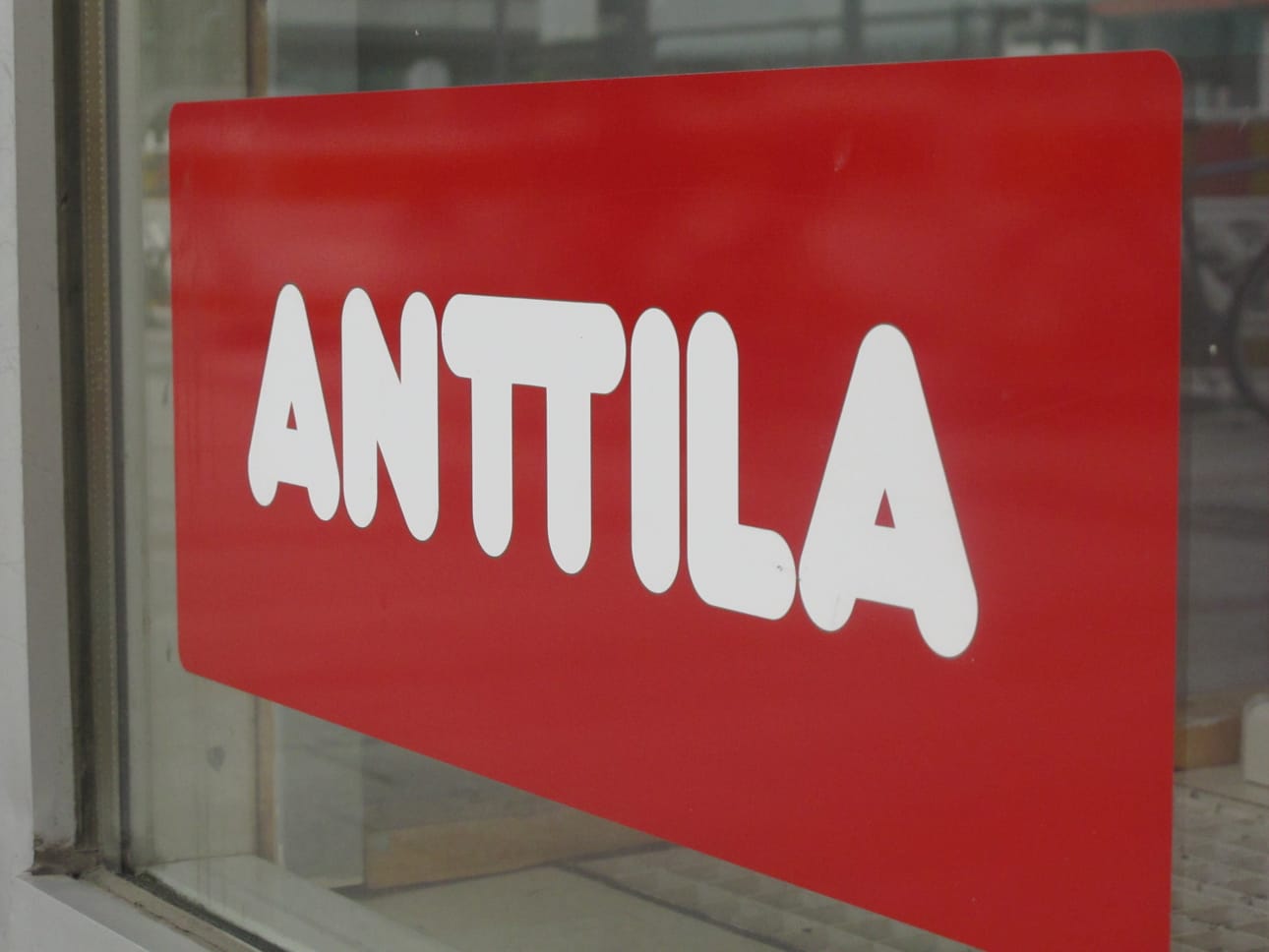 Anttilaa haetaan konkurssiin.