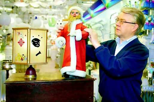 Tänä jouluna Ilmarinkadulla. Rotuaarilla pukkia ei enää nähdä, Harry Hammar epäilee.